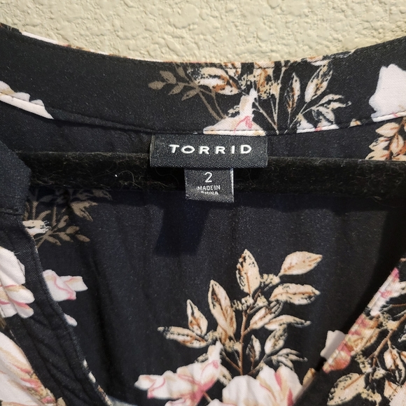 Beautiful torrid blouse - Picture 4 of 4